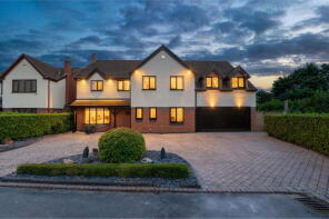 9, Banbury Close, Leigh WN7 3NZ