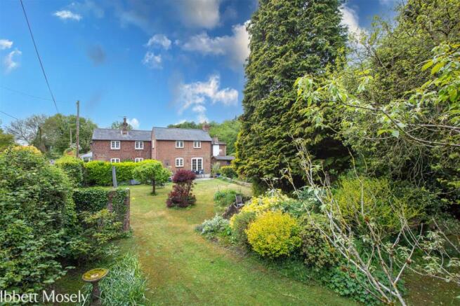 10 - New house from garden.jpg