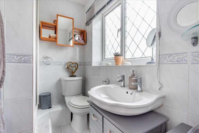EN SUITE