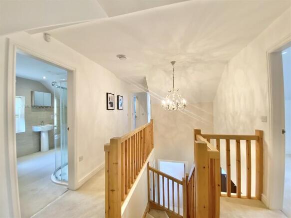4 bed Detached for sale Image 12