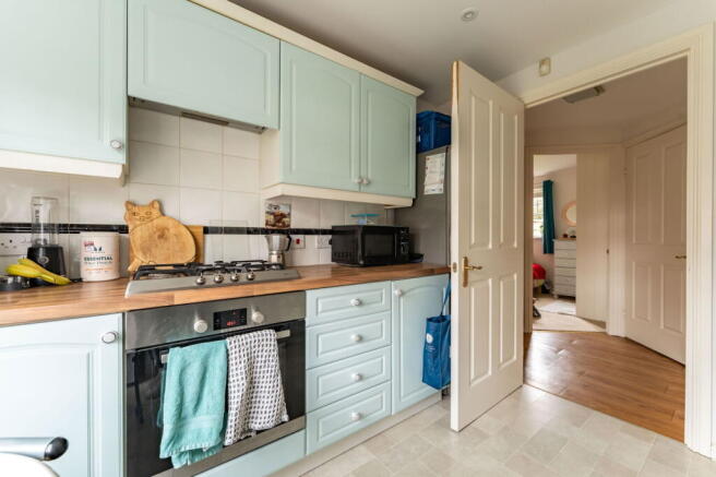 2 bed Ground Flat for sale Image 7