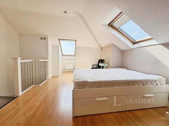 2eda9bc4-bedroom 203