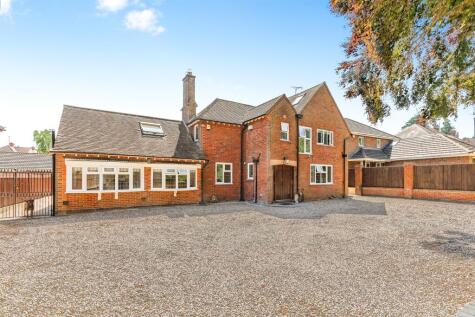 Wellingborough Road, RUSHDEN