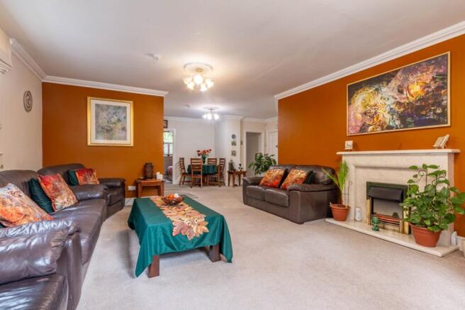 3 bed Flat for sale Image 5