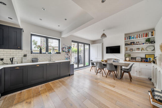 1414731-7-698f4ef...