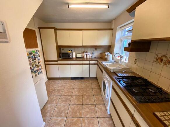 KITCHEN/DINING ROOM