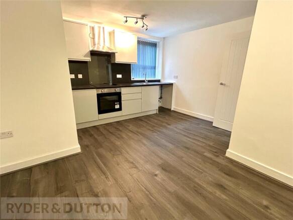 3 bed Apartment to rent Image 4