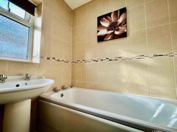 3 bed Semi-Detached for sale Image 10