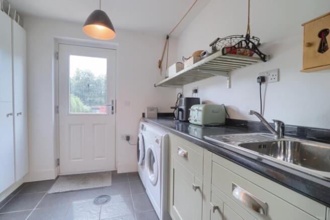 4 bed Semi-Detached for sale Image 10