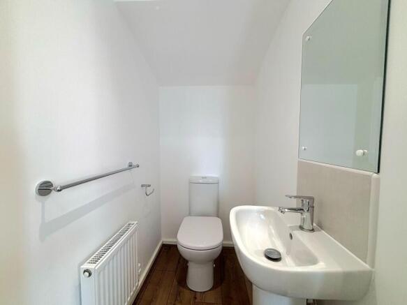 2 bed Terraced to rent Image 5