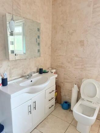 3 bed Semi-Detached for sale Image 11