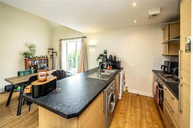 3 bed Apartment for sale Image 6