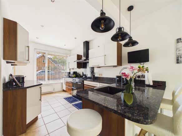 4 bed Detached Bungalow for sale Image 8