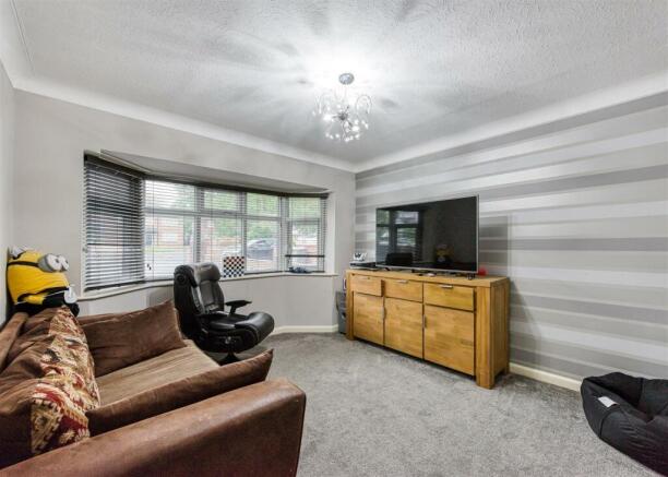288b Penn Road-sitting.jpg