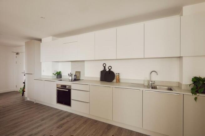 3 bed Apartment to rent Image 3