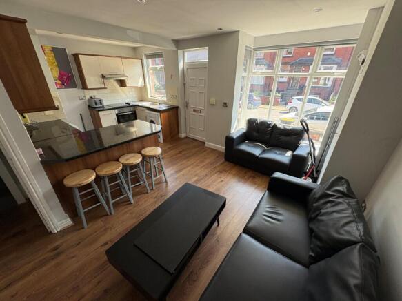 3 bed Terraced to rent in leeds