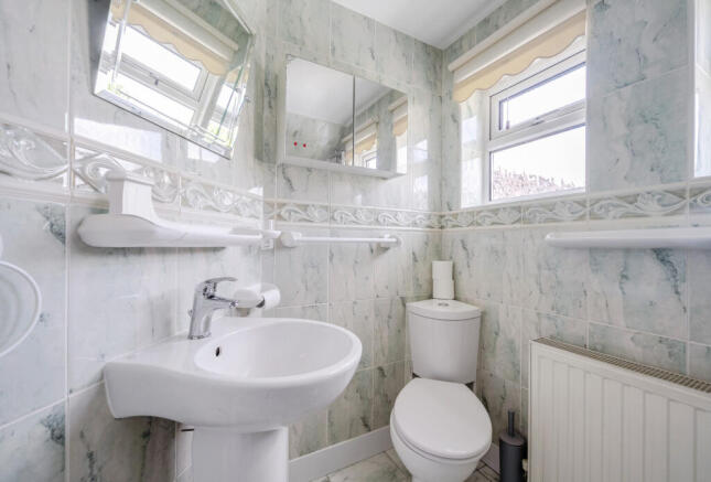 1298512-18-683d81...