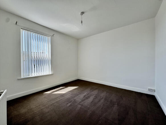 2 bed Terraced to rent Image 8