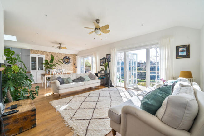 1425725-10-69b136...