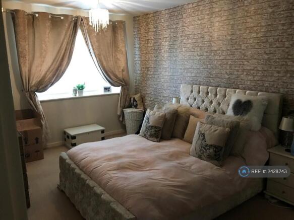 Large Double Bedroom With Storage