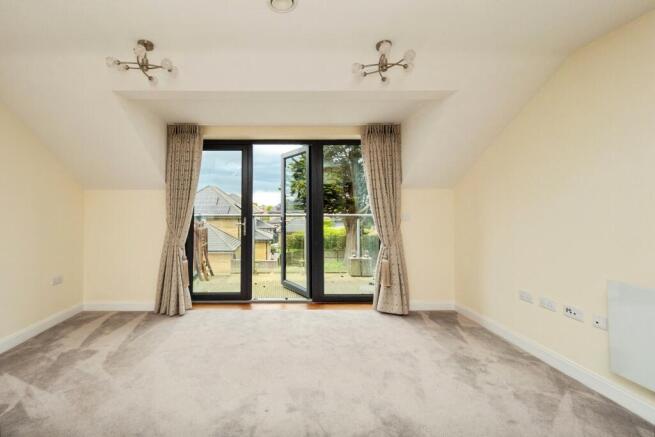 2 bed Flat for sale Image 6