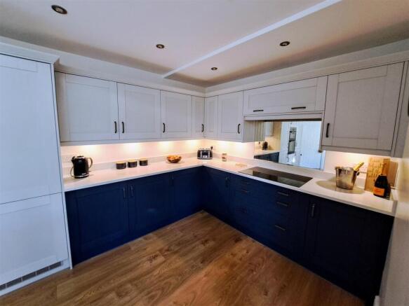 4 bed Semi-Detached for sale Image 10