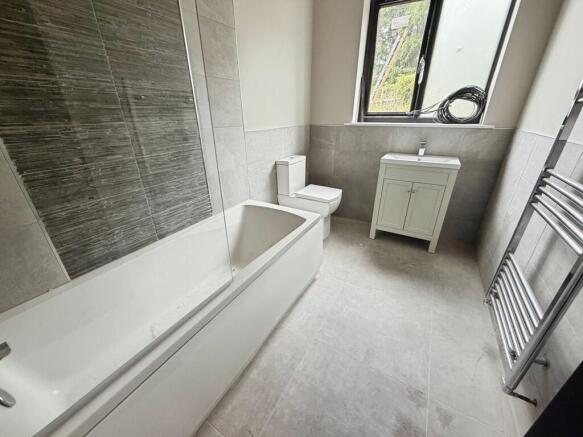 4 bed Semi-Detached for sale Image 7