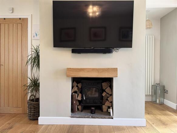 4 bed Detached for sale Image 8