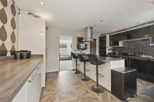 3 bed Semi-Detached for sale Image 6
