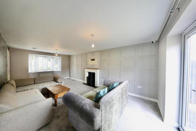 5 bed Detached for sale Image 6