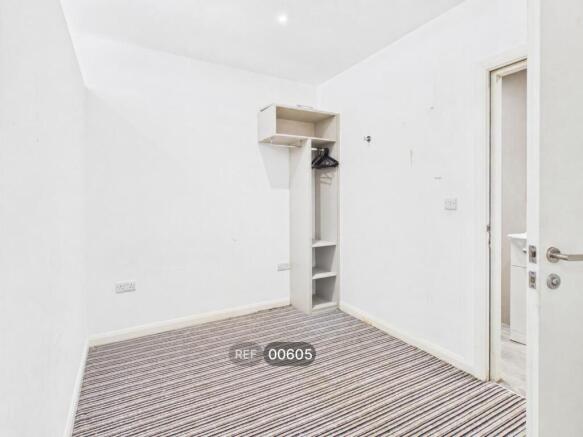 Studio to rent Image 11