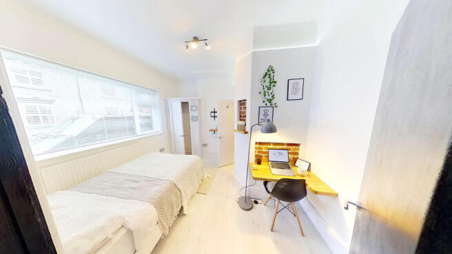 5 bed House to rent Image 6
