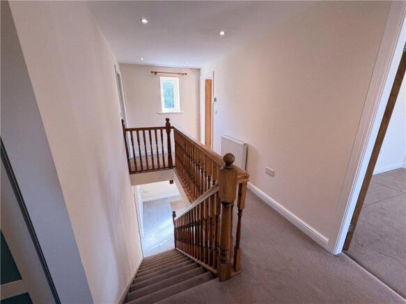 4 bed Detached to rent Image 10