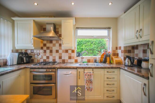 Southpool Close, Bramhall, SK7 photo 4