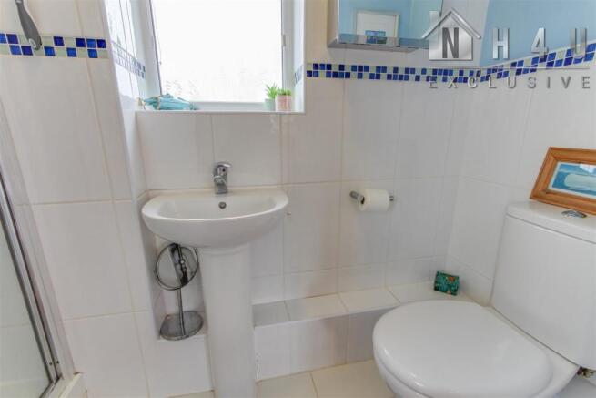 EN SUITE: