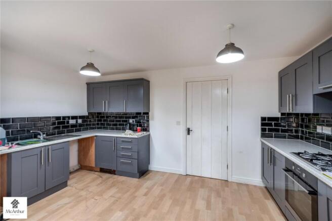 4 bed House for sale Image 4