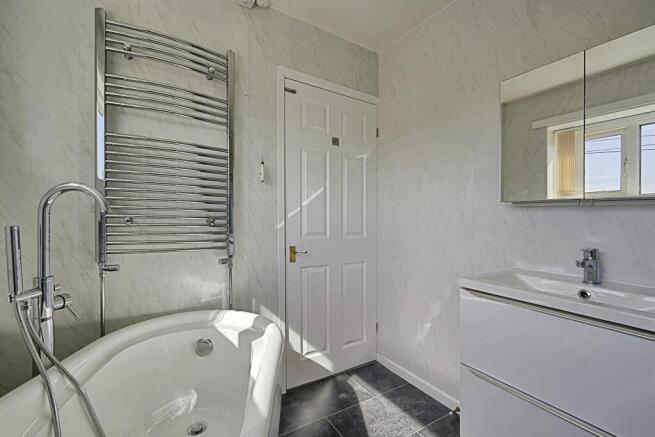 3 bed Semi-Detached for sale Image 8