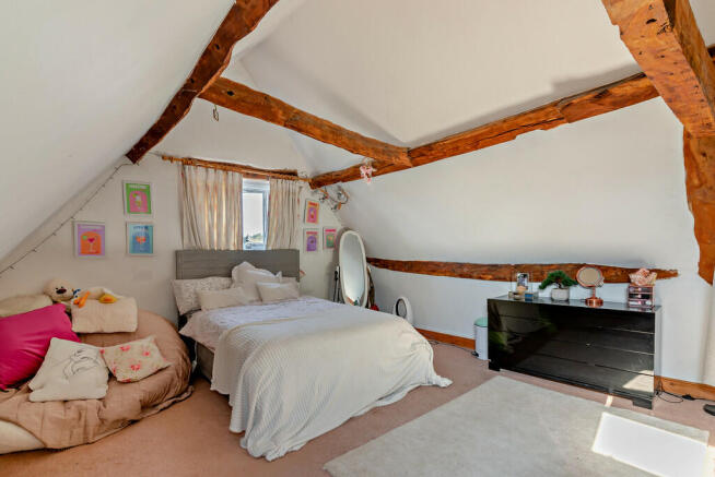 8586761-interior1...