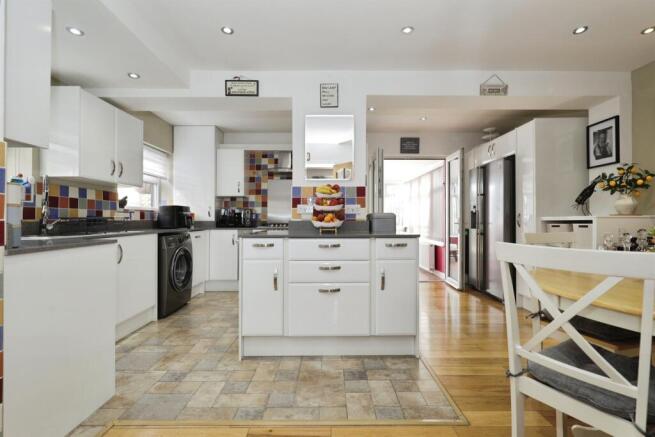 3 bed Semi-Detached for sale Image 5