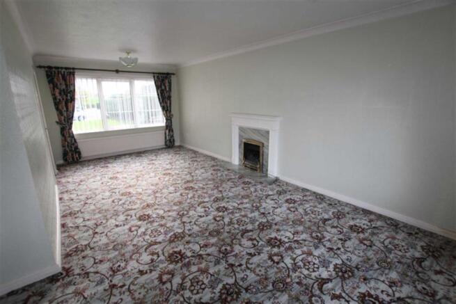 LIVING/DINING ROOM