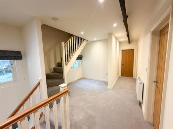 4 bed Mews to rent Image 11