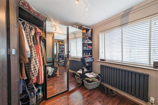 Bed 5 dressing room.jpg