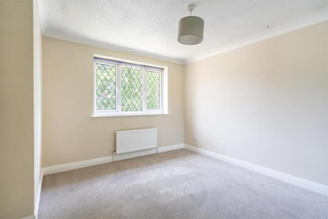4 bed Detached to rent Image 10