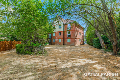 St. Marys Lane, Upminster, RM14