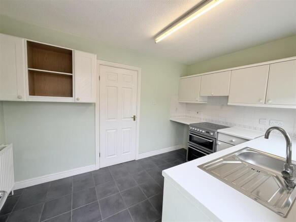 2 bed Semi-Detached for sale Image 4