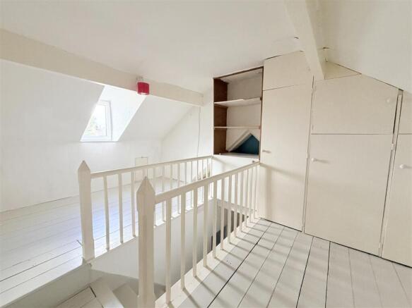 3 bed Terraced for sale Image 7