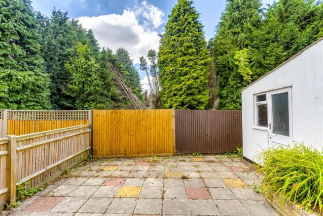 flat-courtlands-crescent-banstead-104.jpg