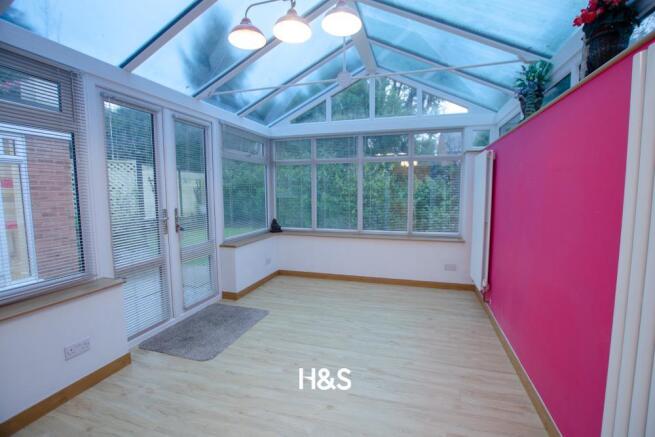6 Scorers Close - Conservatory.jpg