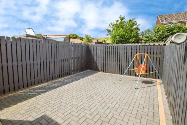 3 bed Town House for sale Image 11