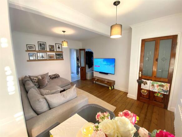 Manor Farm Drive, London photo 3
